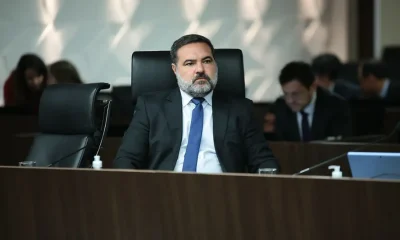 Defesa de Bolsonaro pede a Moraes autorização para visita de ministro do TCU Jorge Oliveira na Papudinha