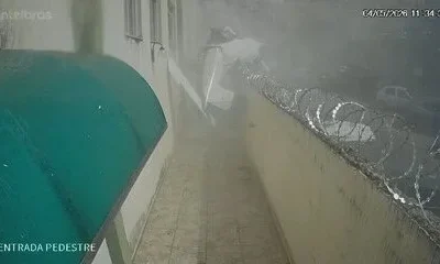 Câmeras captam avião caindo em prédio residencial em BH: veja o que se sabe sobre o acidente