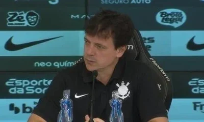 Diniz exalta coragem do Corinthians em saída de bola, mesmo com falha que gerou gol: "Para nunca errar, só se não fizer"