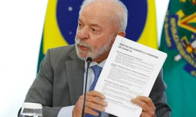 Lula exibe "dossiê" da Saúde sobre gestão Bolsonaro na pandemia e pede mobilização de militantes