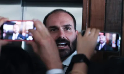 PGR pede condenação de Eduardo Bolsonaro por coação em processo contra Jair Bolsonaro
