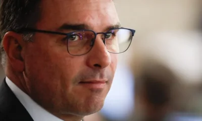 Flávio Bolsonaro defende Daniel Vorcaro como 'investidor de filme' e nega irregularidades em aporte para cinebiografia de Bolsonaro